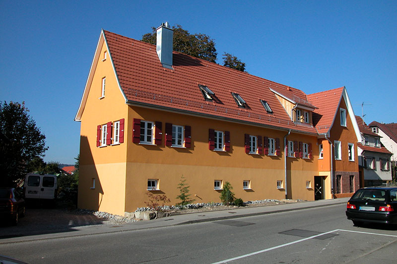 Umbau eines 500 Jahre alten Taglöhner-Hauses mit Stall in ein Wohnhaus mit Goldschmiede bei Erhaltung möglichst vieler Bauteile.